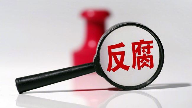 女生脱了裤子让男生桶
