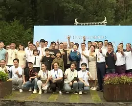 他扒开内裤把舌头进去